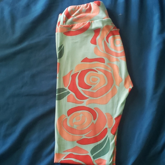 Lula Roe - Picture 2 of 2